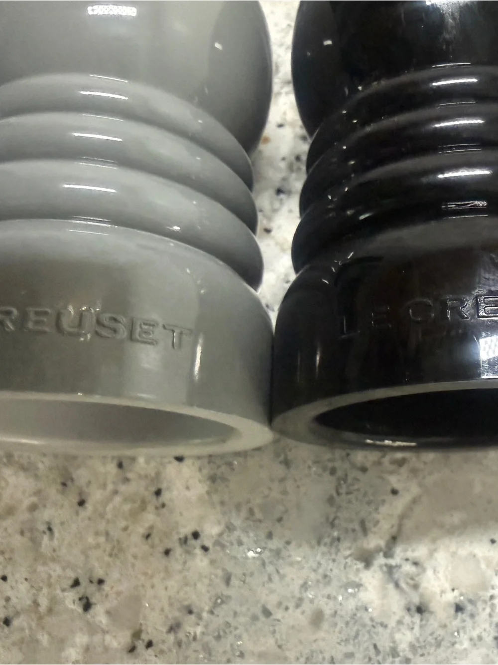 Le Creuset large Black and Grey Pepper & Salt Grinding mill set. NEW NEVER USED